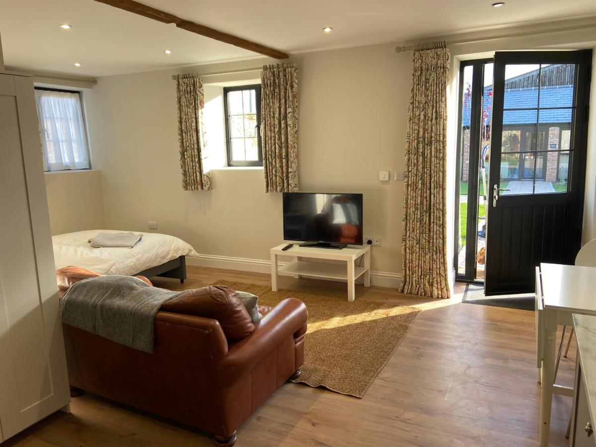 Potcote Farm Stables Accommodation Spots Stable Towcester Exteriör bild